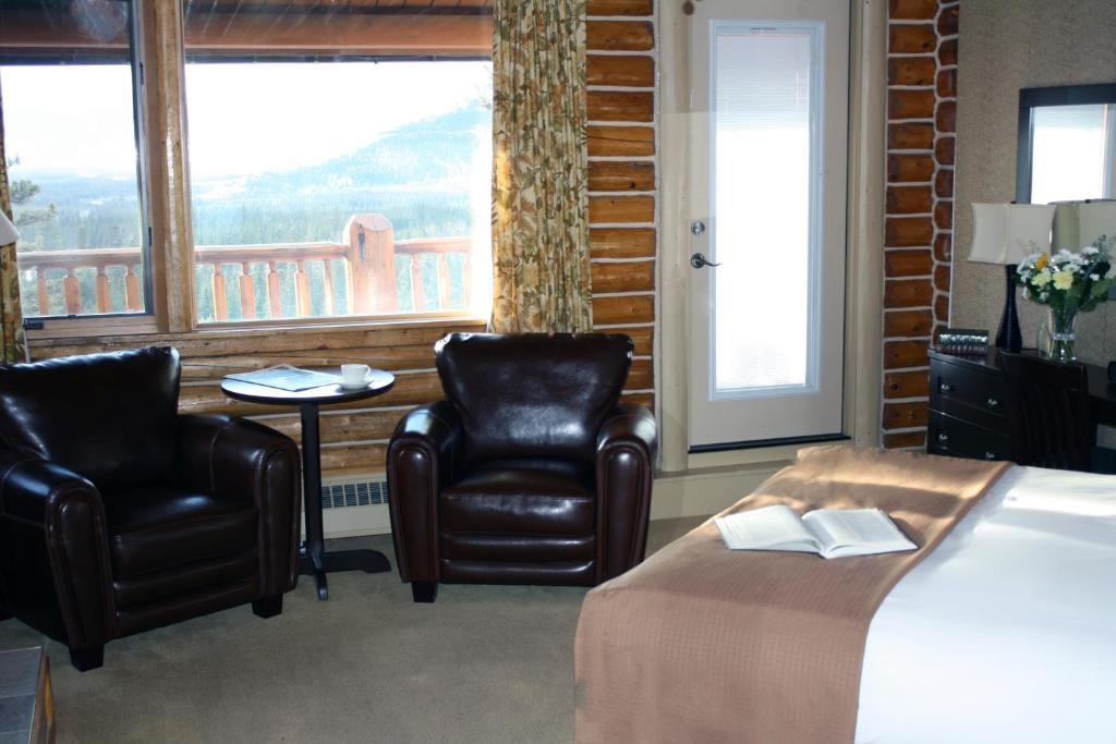 Overlander Mountain Lodge Jasper Room photo